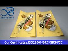 Gelbe Plastiktüte für mit Mokkacreme gefüllte Kekse 260g