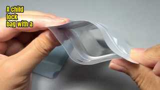 Eine kindersichere Tasche mit Sichtfenster