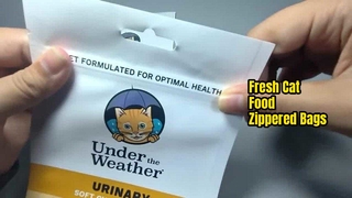 Gelber Plastikbeutel mit Reißverschluss für Katzenfutter