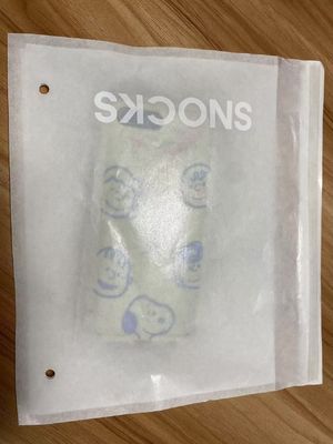 Fabrik Großhandel Billig Luxus T-Shirt Papiertüte mit kleinen runden Löchern