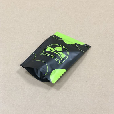 Etikett bereit für Manipulation Kindersicherung Daumen Reißverschluss Tasche